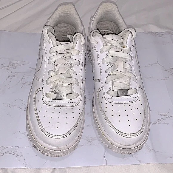 Nike AF1 Air Force One classic white sneakers size 6.5Y - Picture 2 of 7